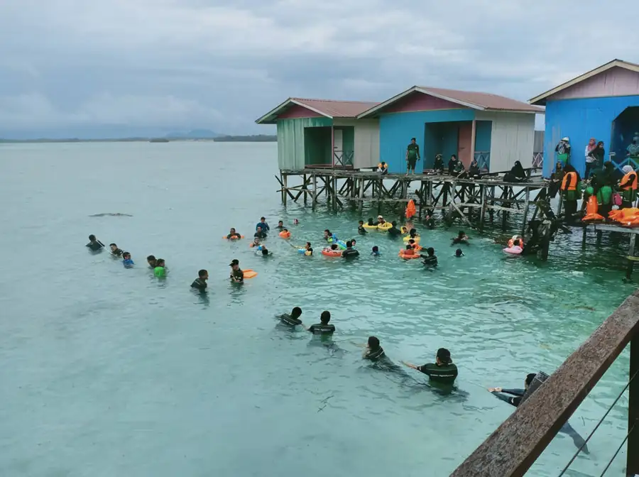 Panoramic sea views and snorkelling at Egang Egang Resort